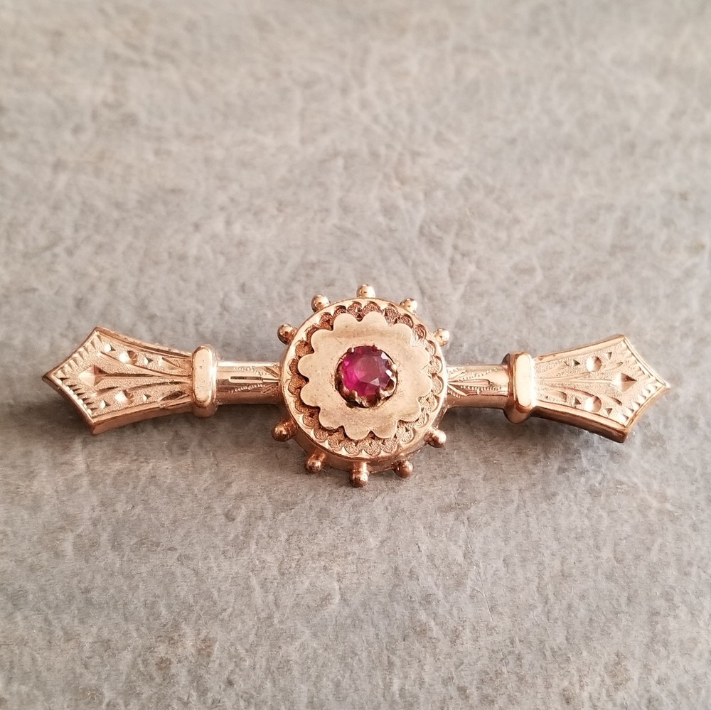 Antique bar pin Victorian gold tone Etruscan brooch 1800s red pink gem - Picture 12 of 13